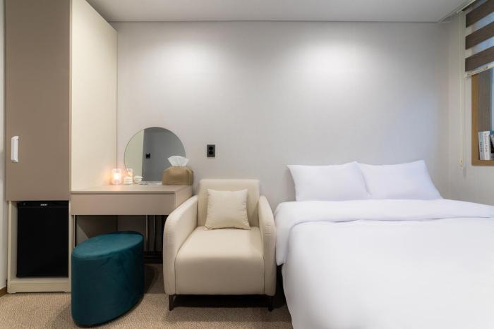 lazy tiger hotel