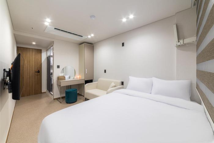 lazy tiger hotel