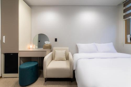 lazy tiger hotel
