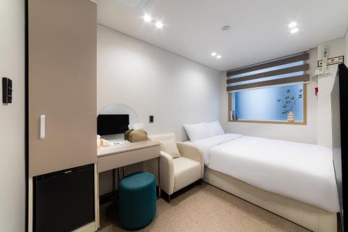 lazy tiger hotel