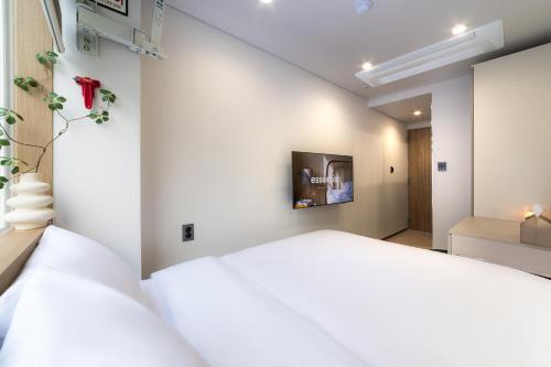 lazy tiger hotel