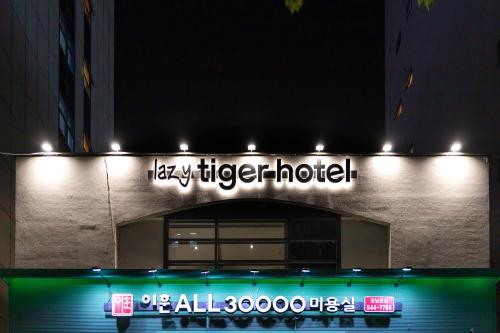 lazy tiger hotel