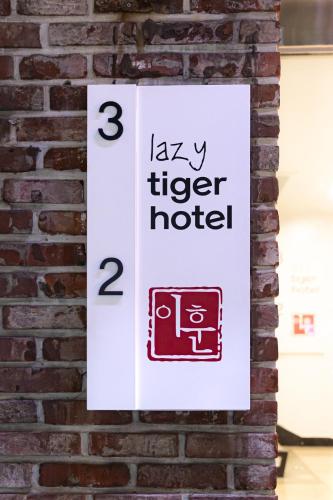 lazy tiger hotel