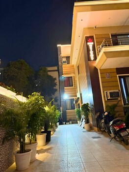 hotel star residency