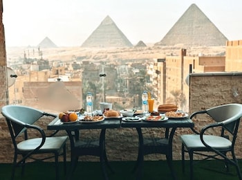 pyramids gold sand inn