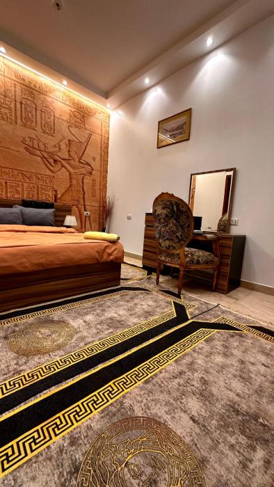 pyramids gold sand inn