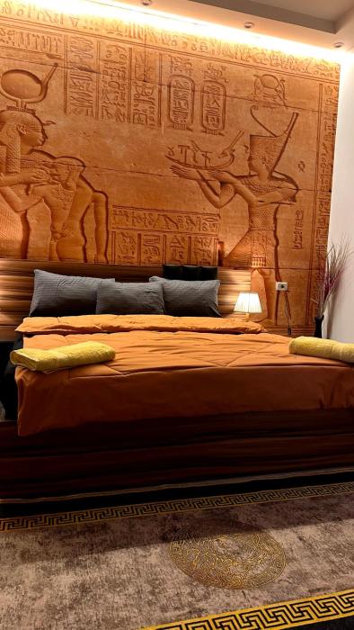 pyramids gold sand inn