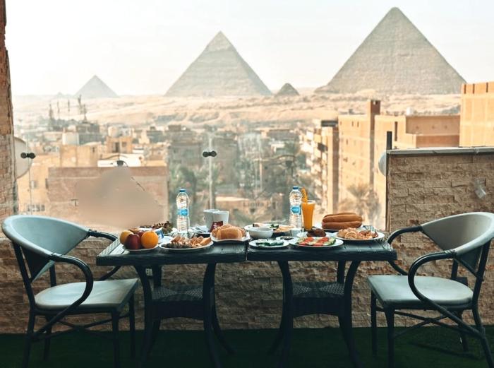 pyramids gold sand inn