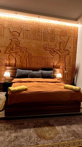 pyramids gold sand inn