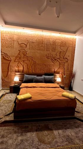 pyramids gold sand inn