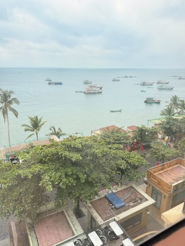 maharaja lounge and hotels