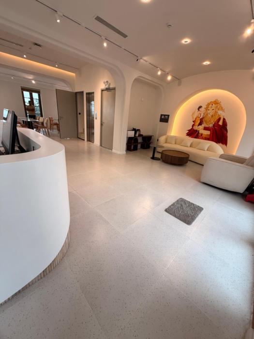 maharaja lounge and hotels