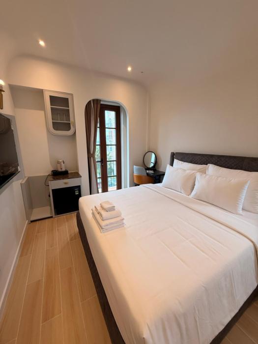 maharaja lounge and hotels