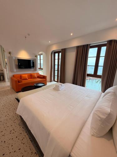 maharaja lounge and hotels