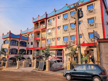 lynna hotel