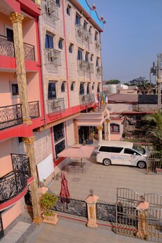 lynna hotel