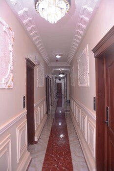 lynna hotel