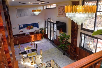 lynna hotel