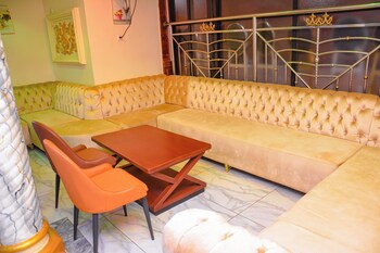 lynna hotel