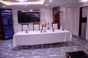 lynna hotel