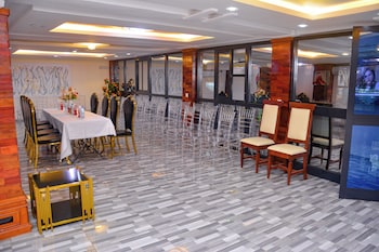 lynna hotel