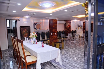 lynna hotel