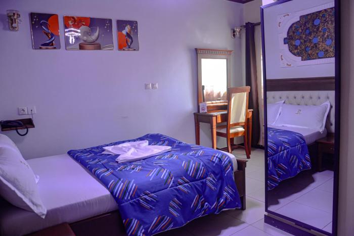 lynna hotel
