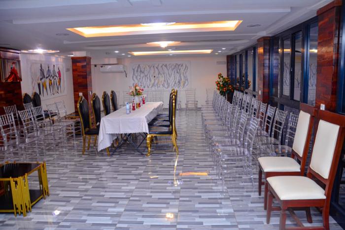 lynna hotel