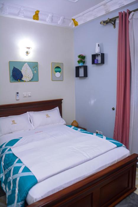 lynna hotel