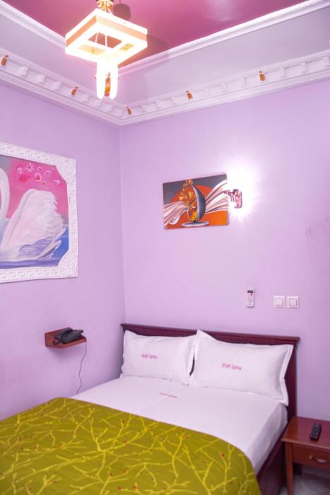 lynna hotel