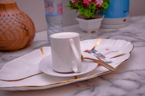 lynna hotel