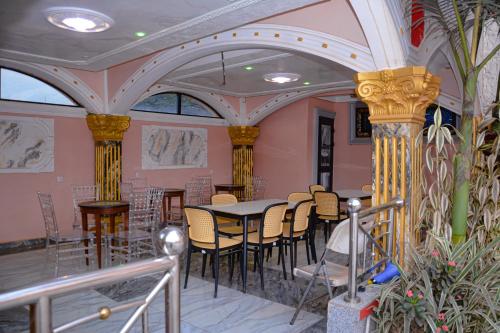 lynna hotel