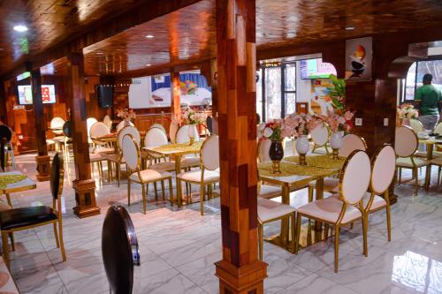 lynna hotel