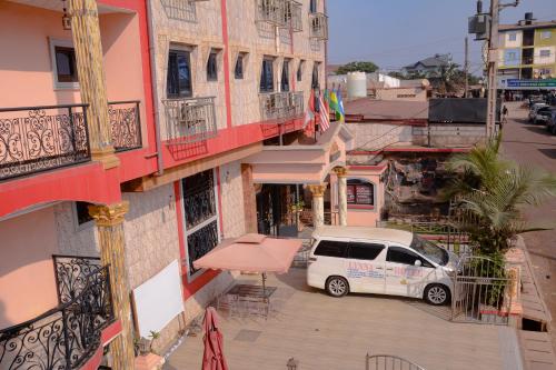 lynna hotel