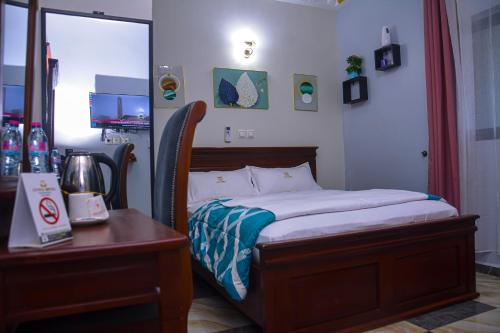 lynna hotel