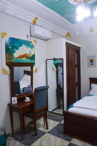 lynna hotel