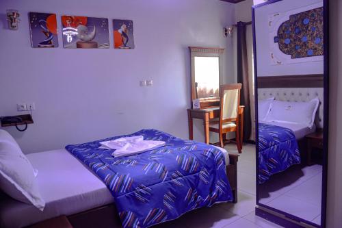 lynna hotel