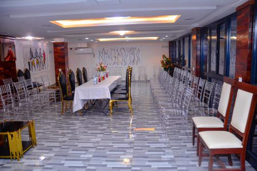 lynna hotel