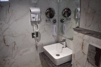 hotel sukoon 2mins connaught place