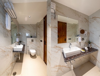 hotel sukoon 2mins connaught place