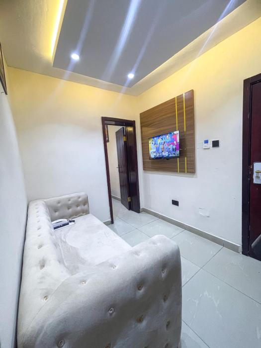 oasis hotel and suites