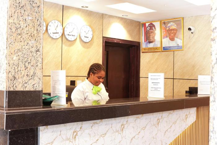 oasis hotel and suites
