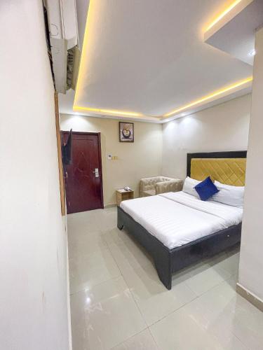 oasis hotel and suites