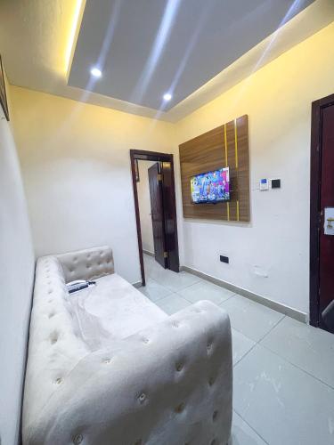 oasis hotel and suites