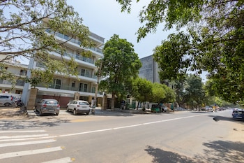 haris court hotels and banquets dlf phase3