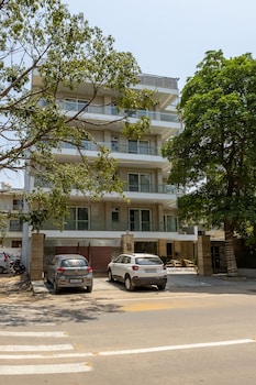 haris court hotels and banquets dlf phase3