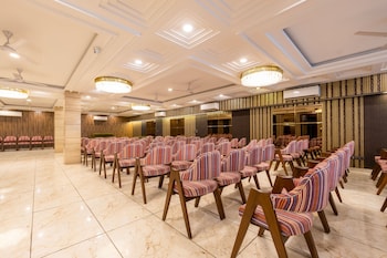 haris court hotels and banquets dlf phase3