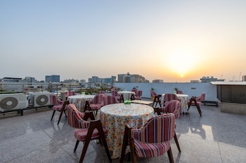 haris court hotels and banquets dlf phase3