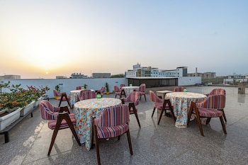 haris court hotels and banquets dlf phase3