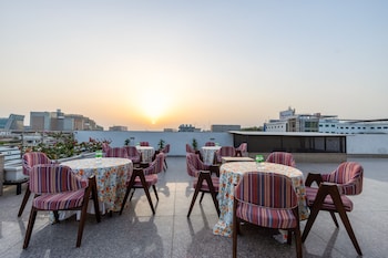 haris court hotels and banquets dlf phase3